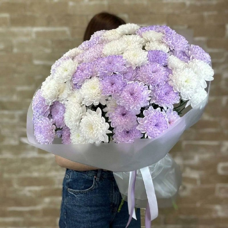 Моно-букет из разноцветных кустовых хризантем
